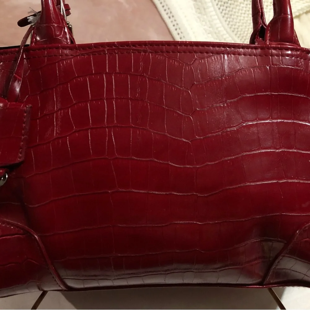 BULAGGI The Bag Leather Red Crocodile Embossed Shoulder Bag w/Lock & Key 💥Sold💥 - Picture 10 of 15